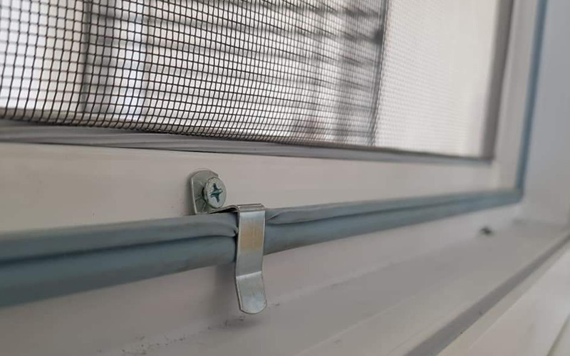 Utapajući komarnik montaža